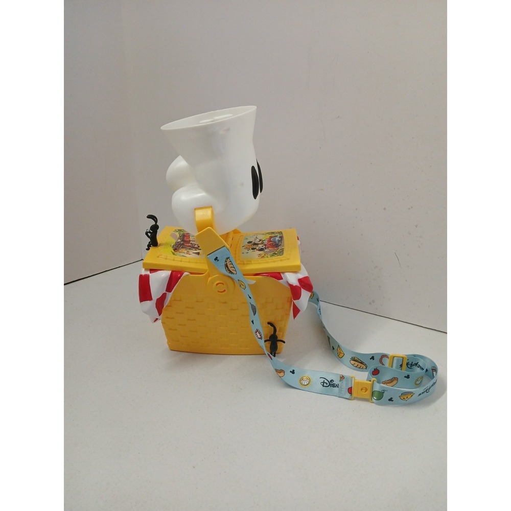 DISNEY TOON TOWN PICNIC BASKET WITH MICKEY GLOVE HANDLE